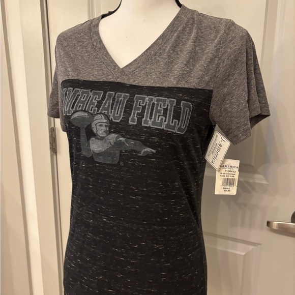 NWT Lambeau Field grey football NFL tee size S - Picture 6 of 10